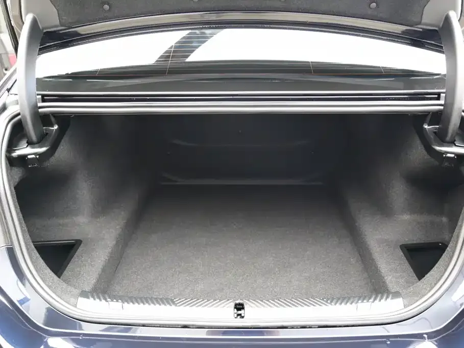 BMW 5 Series 530Li Leading M Sport Package 2025 — фото 29