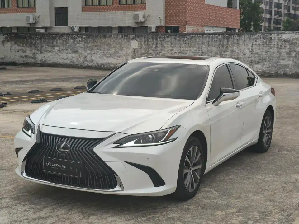 Lexus ES 200 Excellence Edition 2021
