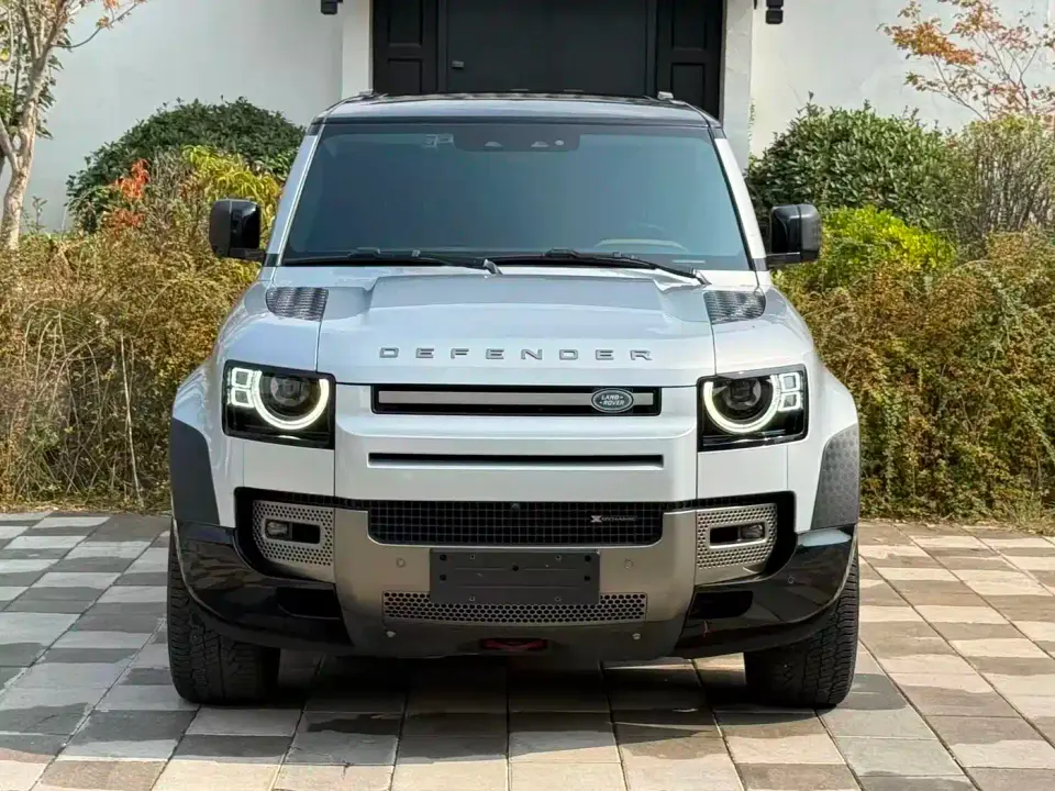 Land Rover Defender Model 110 3.0T P400 X-DYNAMIC HSE 2022