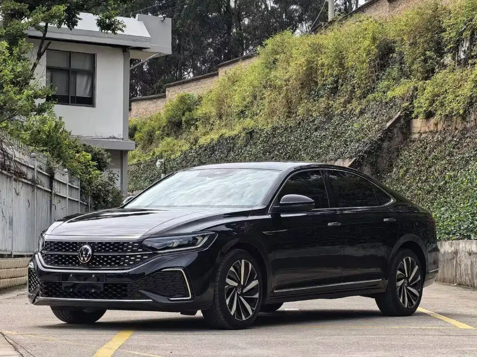 Volkswagen Passat 330TSI Starlight Elite Edition 2022