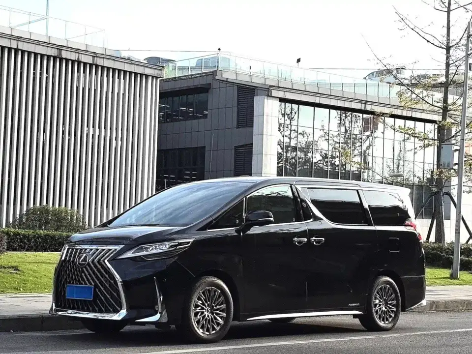 Lexus LM 300h Seven-Seater Elegance Edition 2020