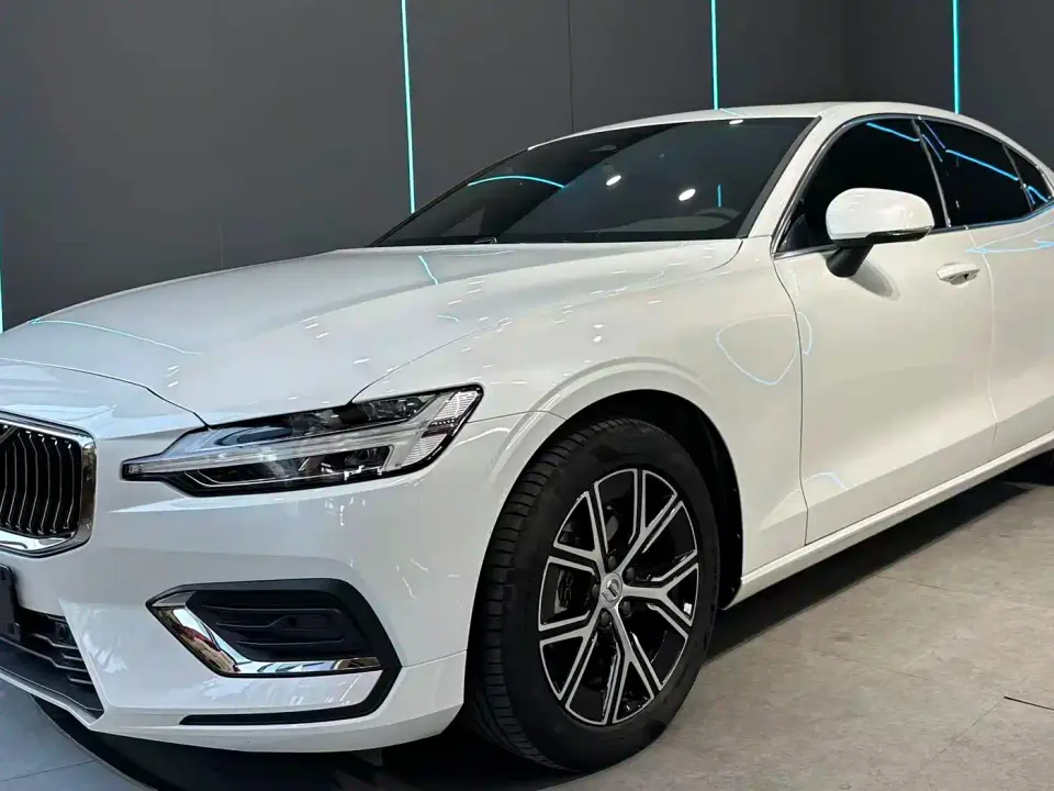 Volvo S60 B4 Smart Luxury Edition 2026