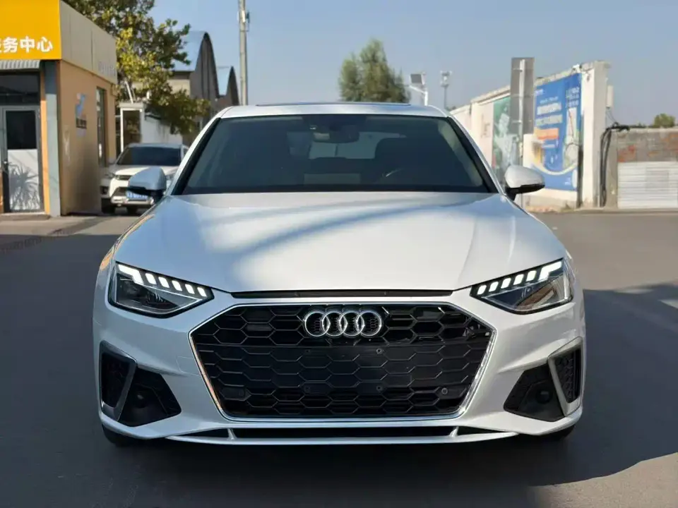 Audi A4L 40 TFSI Luxury Dynamic 2021