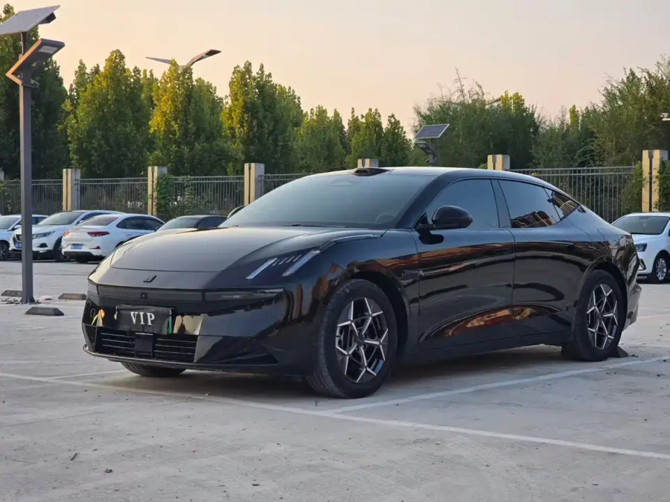 Lynk & Co 10 EM-P 240km Base 2026