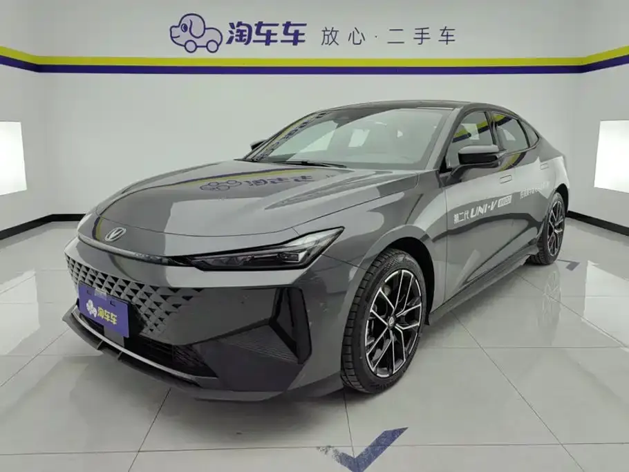 Changan UNI-V iDD Blue Whale Smart iDD 136km Smart Premium 2024