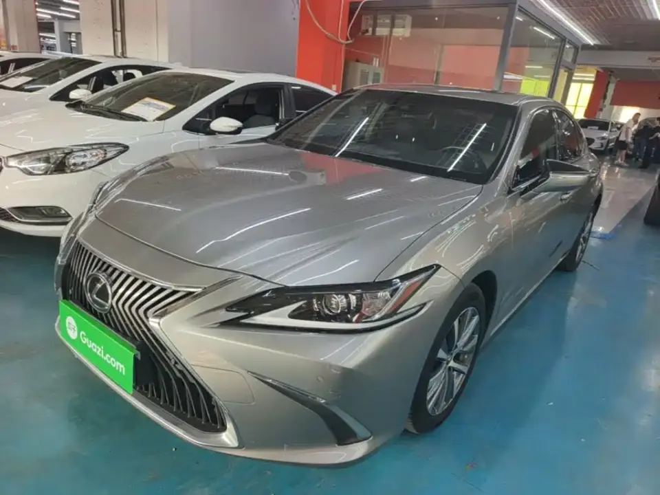Lexus ES 200 Excellence 2021