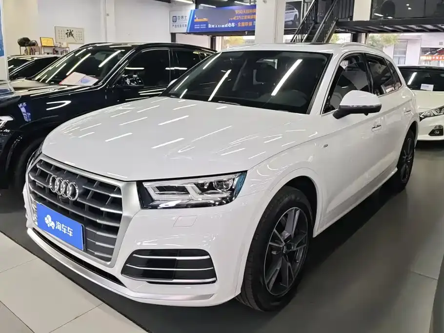 Audi Q5L Facelift 40 TFSI Honor Fashion 2021