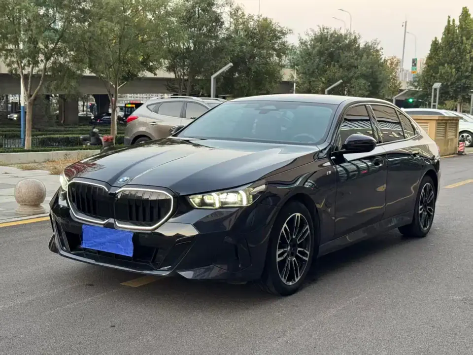 BMW 5 Series 530Li Leading M Sport Package 2025