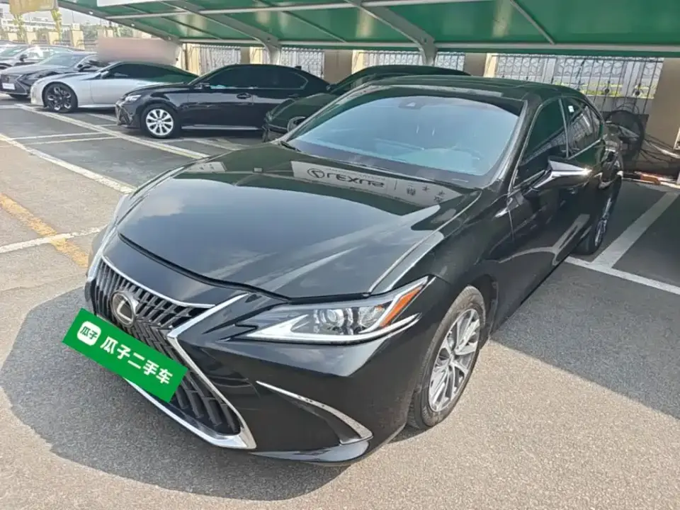 Lexus ES 200 Premium Edition 2024