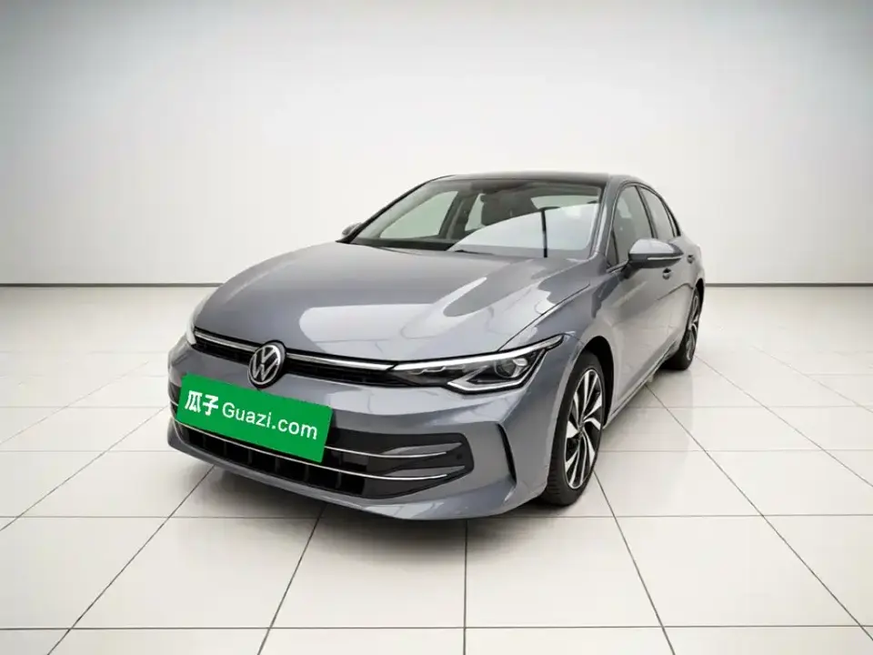 Volkswagen Golf 300TSI Pro 2025