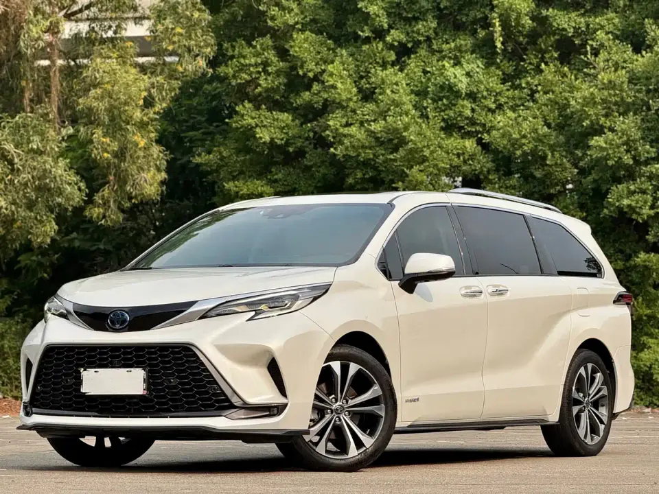 Toyota Granvia 2.5L Hybrid VIP Edition 2023