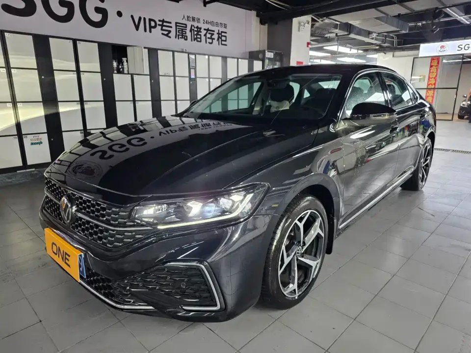 Volkswagen Passat Outstanding Edition 380TSI Starlight Dragon Soaring Version 2025