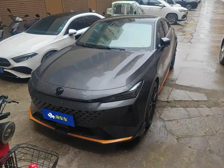 Changan UNI-V 1.5T Deluxe Sport 2024 — фото 2