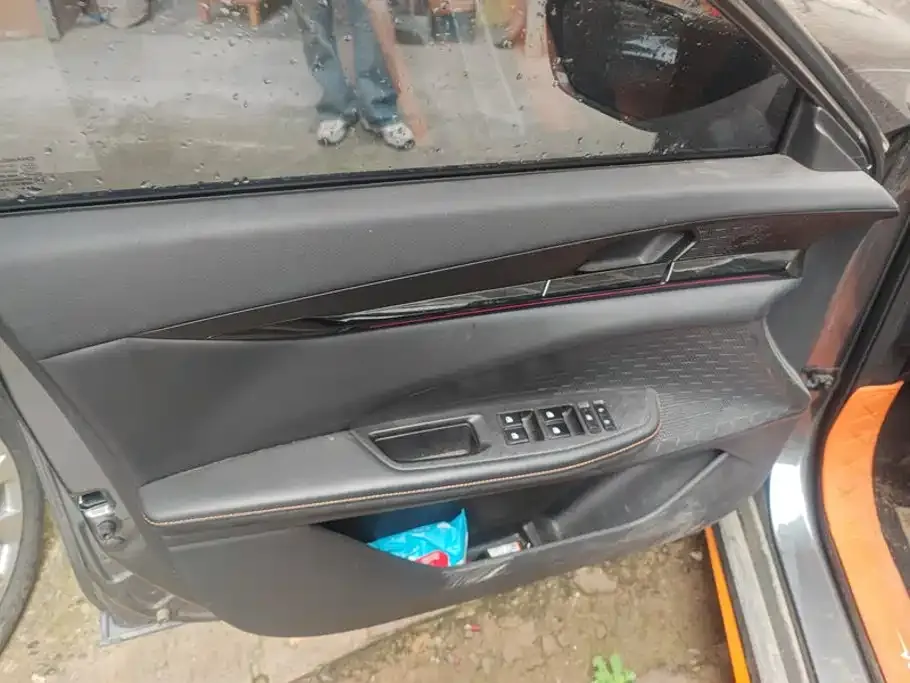 Changan UNI-V 1.5T Deluxe Sport 2024 — фото 7