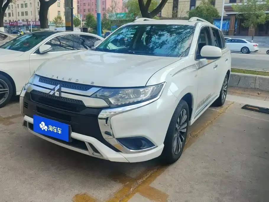 Mitsubishi Outlander 2.0L 2WD Comfort 5-seater 2021