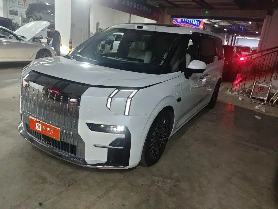 Zeekr 009 7-Seat Aisle Version 140kWh 2024