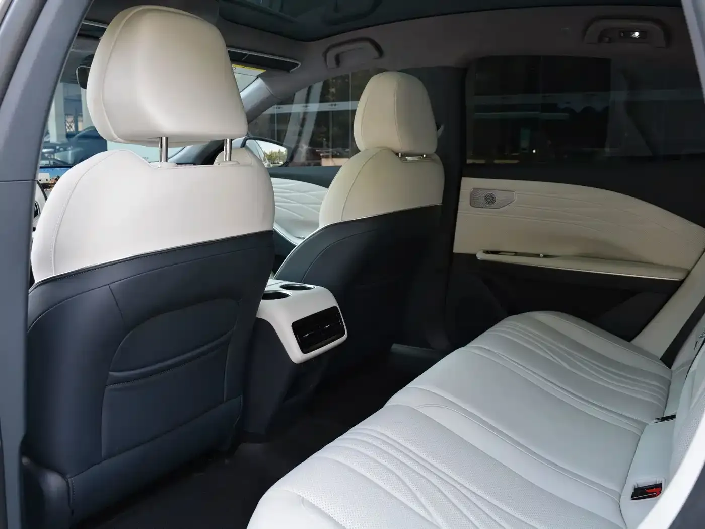 Geely Galaxy Galaxy E8 550km RWD MAX 2024 — фото 9