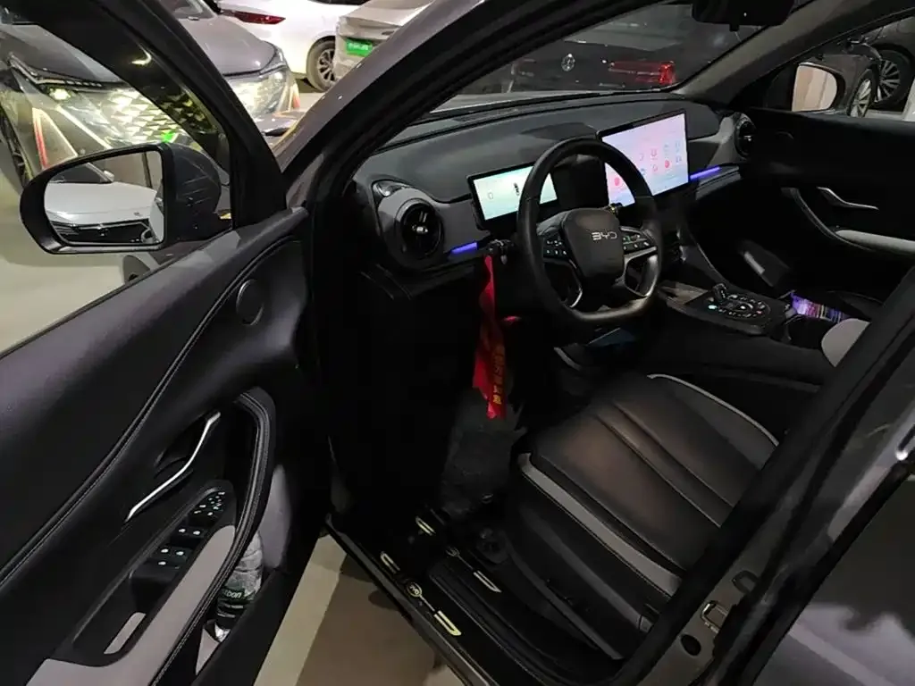BYD Seal 05 DM-i DM-i 115KM Honor 2025 — фото 18