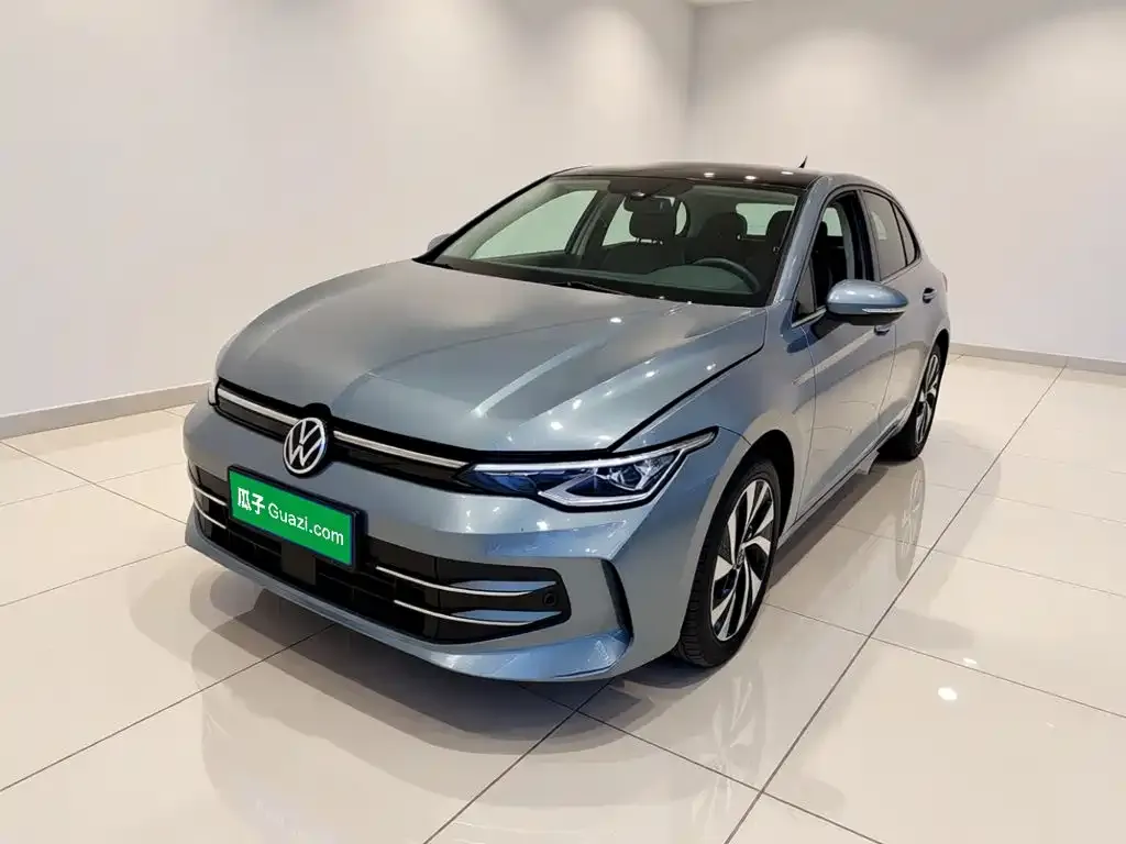 Volkswagen Golf Facelift 300TSI Pro 2025
