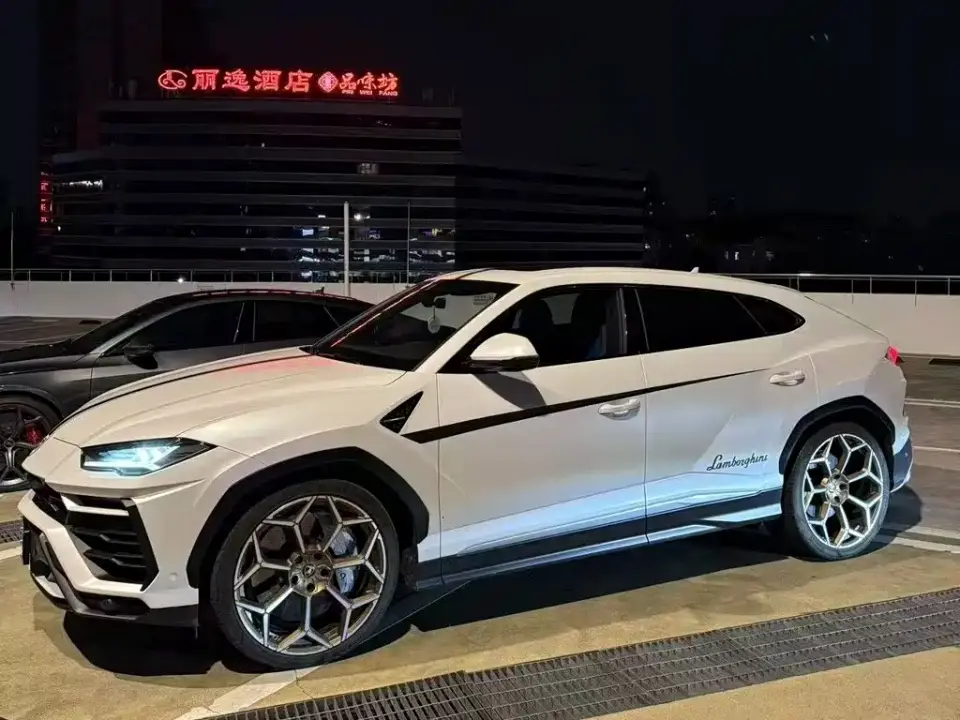 Lamborghini Urus 4.0T V8 2021
