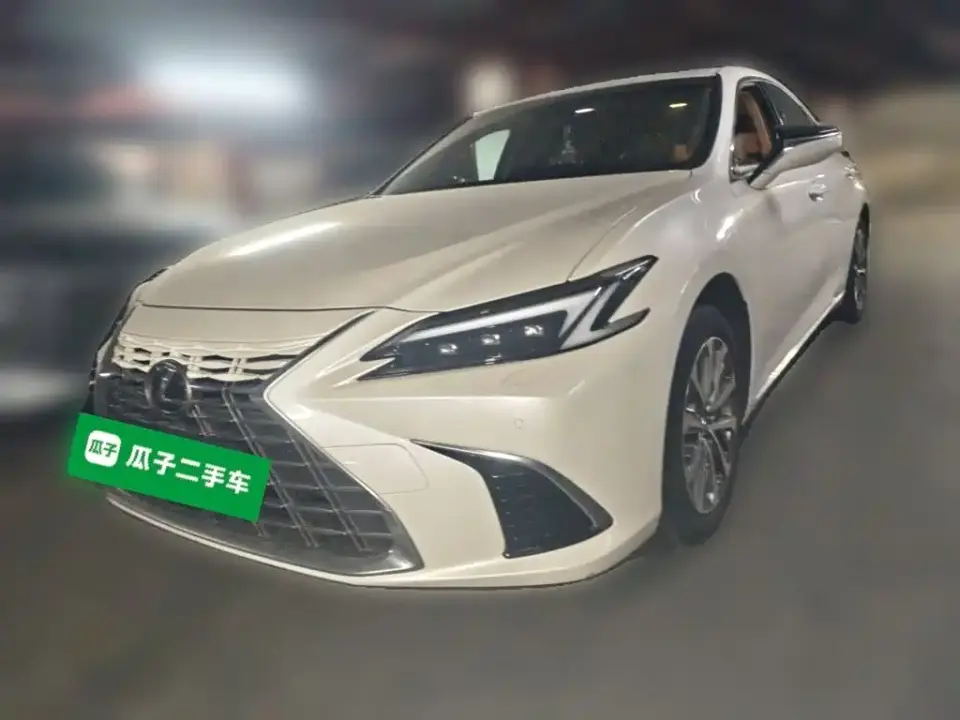 Lexus ES 200 Ultimate Edition 2025