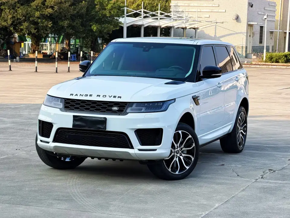 Land Rover Range Rover Sport 3.0 L6 Gloss Black Edition 2022
