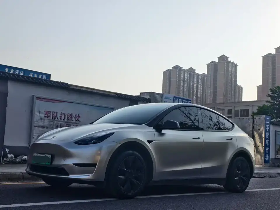 Tesla Model Y Rear-Wheel Drive Edition 2023