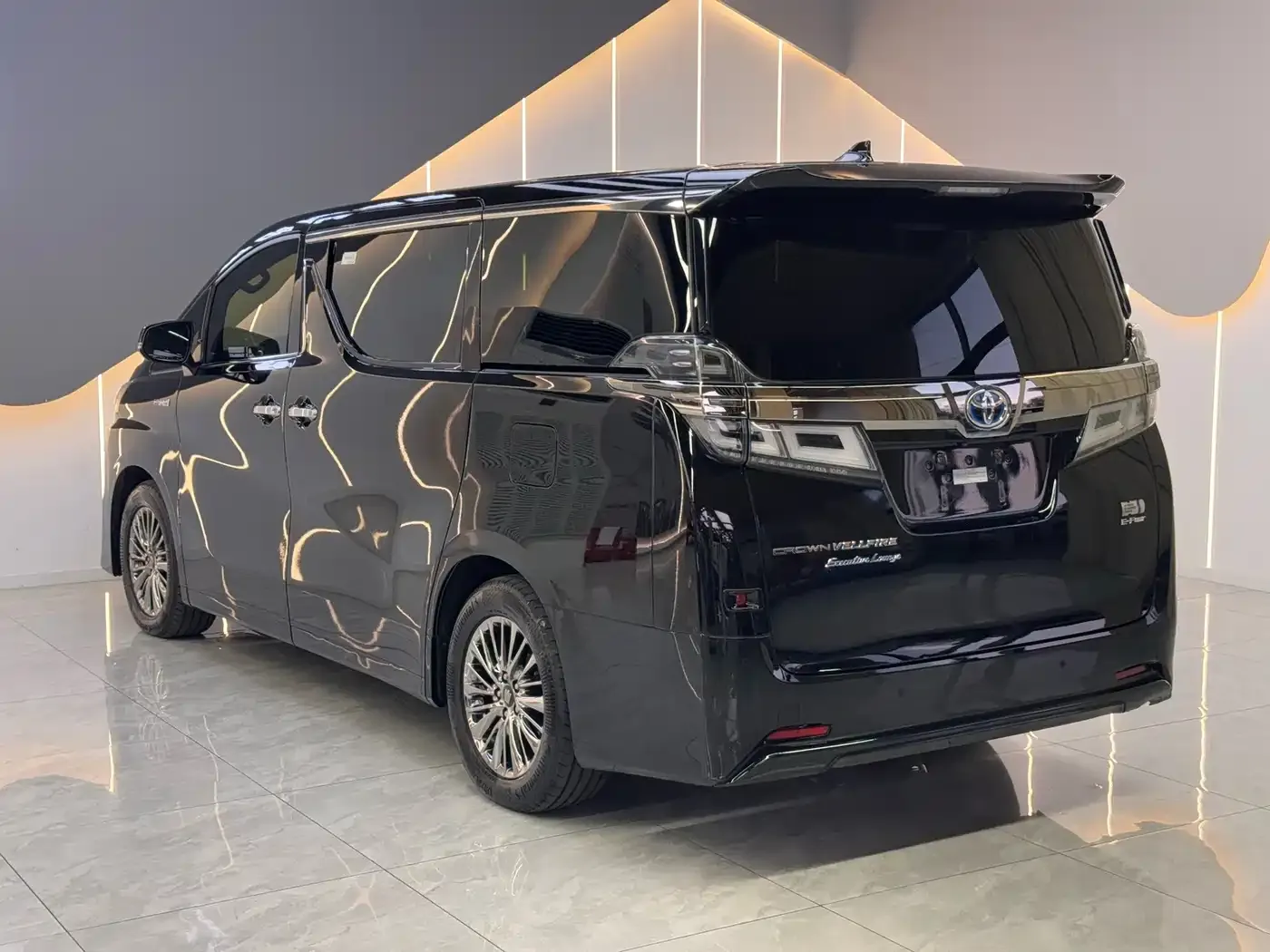 Toyota Vellfire Crown Hybrid 2.5L HV Premium Edition 2022 — фото 10