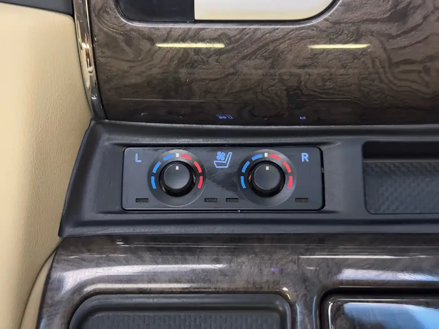 Toyota Vellfire Crown Hybrid 2.5L HV Premium Edition 2022 — фото 28