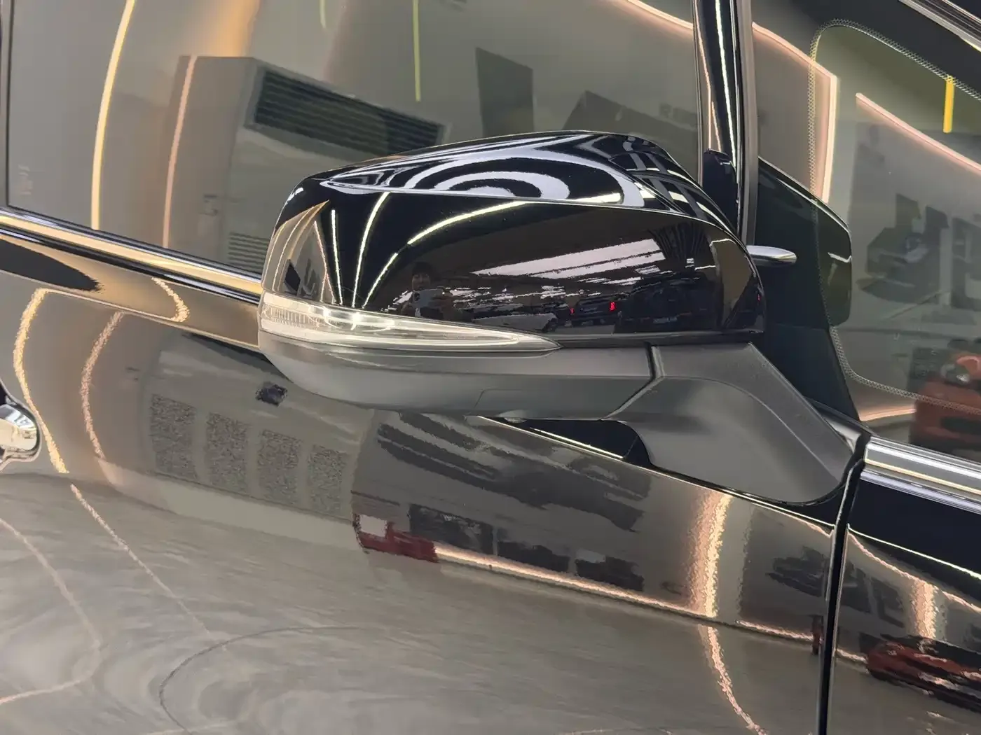 Toyota Vellfire Crown Hybrid 2.5L HV Premium Edition 2022 — фото 6