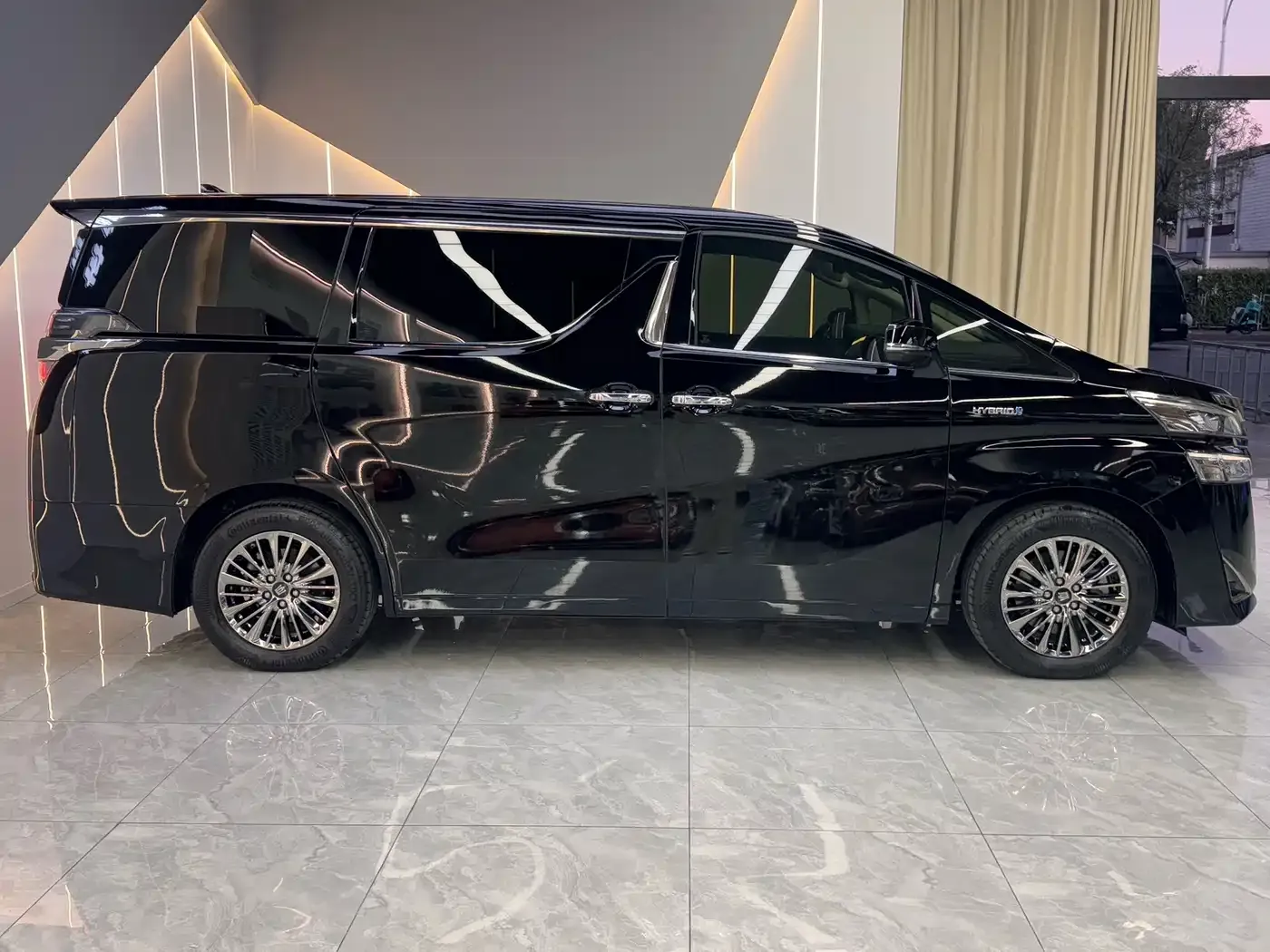 Toyota Vellfire Crown Hybrid 2.5L HV Premium Edition 2022 — фото 7