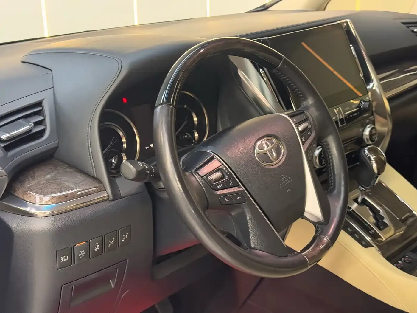 Toyota Vellfire Crown Hybrid 2.5L HV Premium Edition 2022 — фото 15