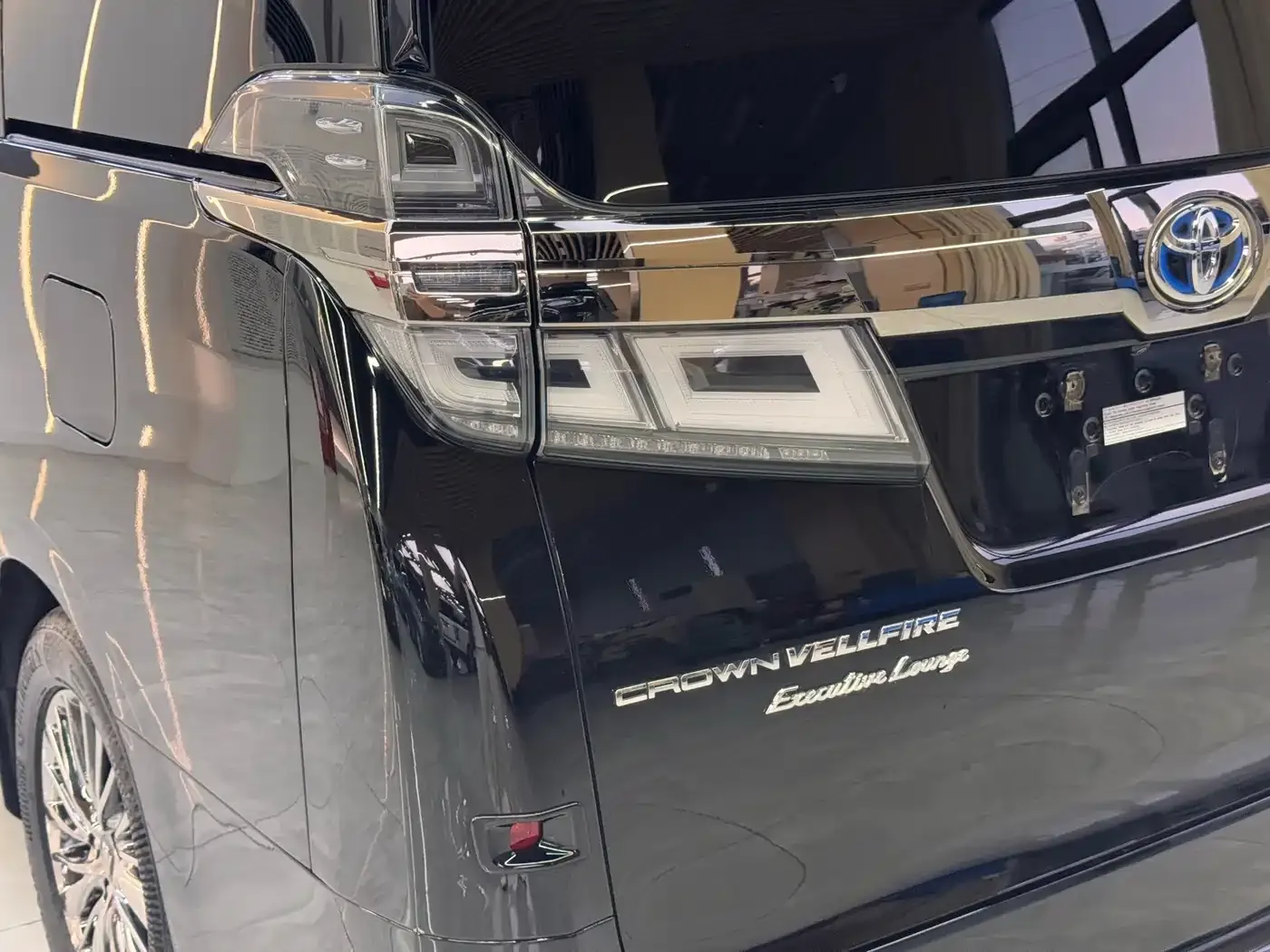 Toyota Vellfire Crown Hybrid 2.5L HV Premium Edition 2022 — фото 9