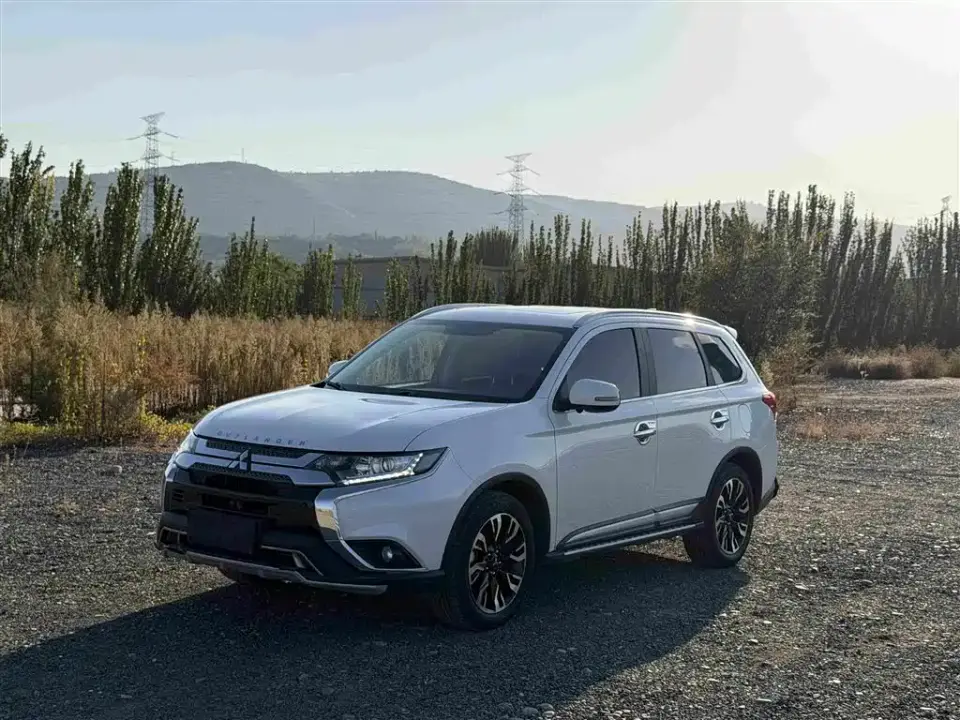 Mitsubishi Outlander 2.0L 2WD Enjoy 7-Seater China VI 2019