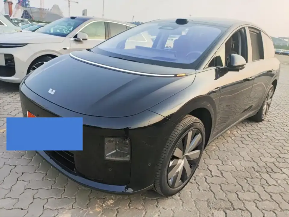 Li Auto Li i8 Standard Edition 2025