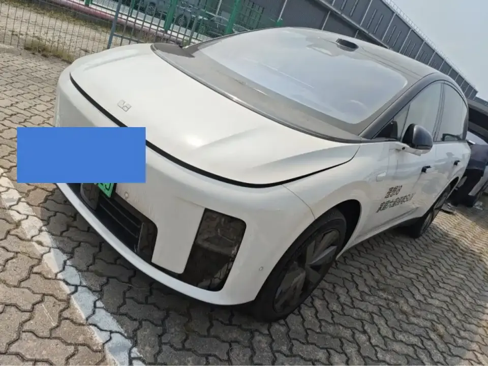 Li Auto Li i8 Standard Edition 2025
