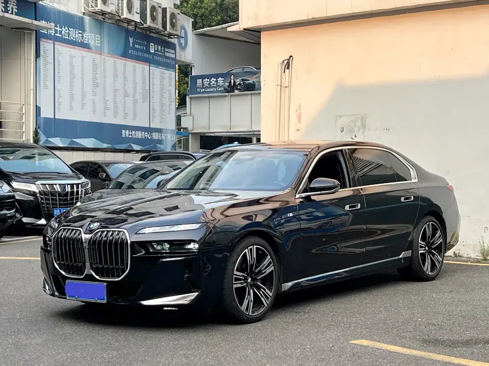 BMW 7 Series Model 740Li Leading M Sport Package 2023