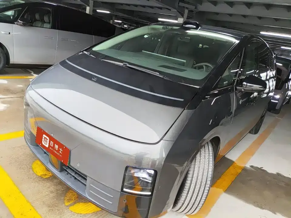 Li Auto MEGA Ultra 2024