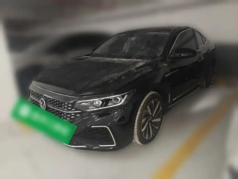Volkswagen Passat 330TSI Starlight Luxury Edition 2022