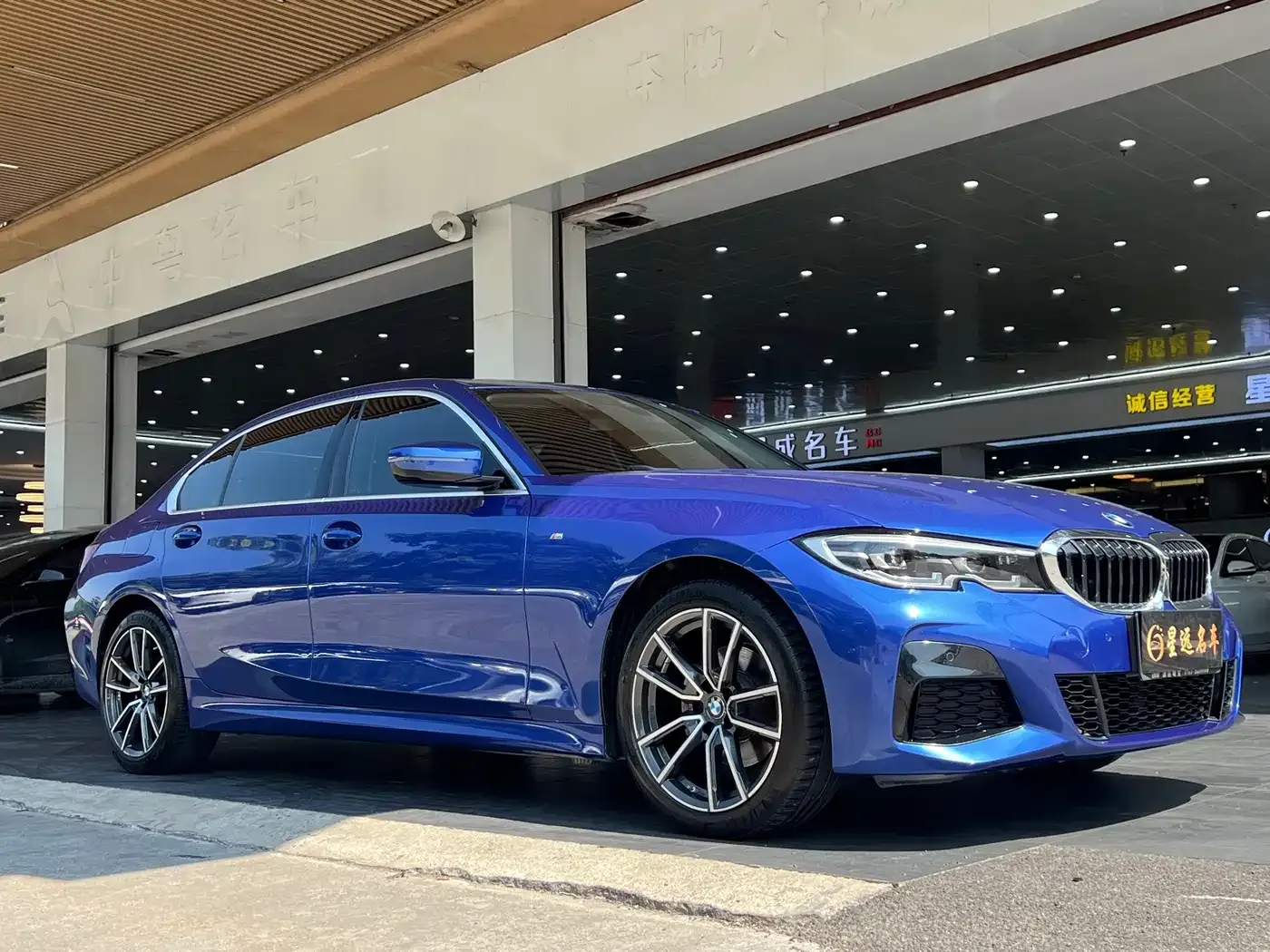 BMW 3 Series 325Li M Sport Package 2022 — фото 3