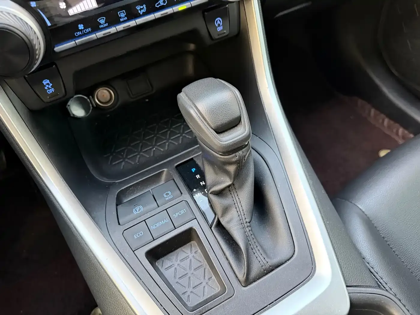 Toyota RAV4 Rongfang 2.0L CVT 2WD Urban Edition 2023 — фото 18