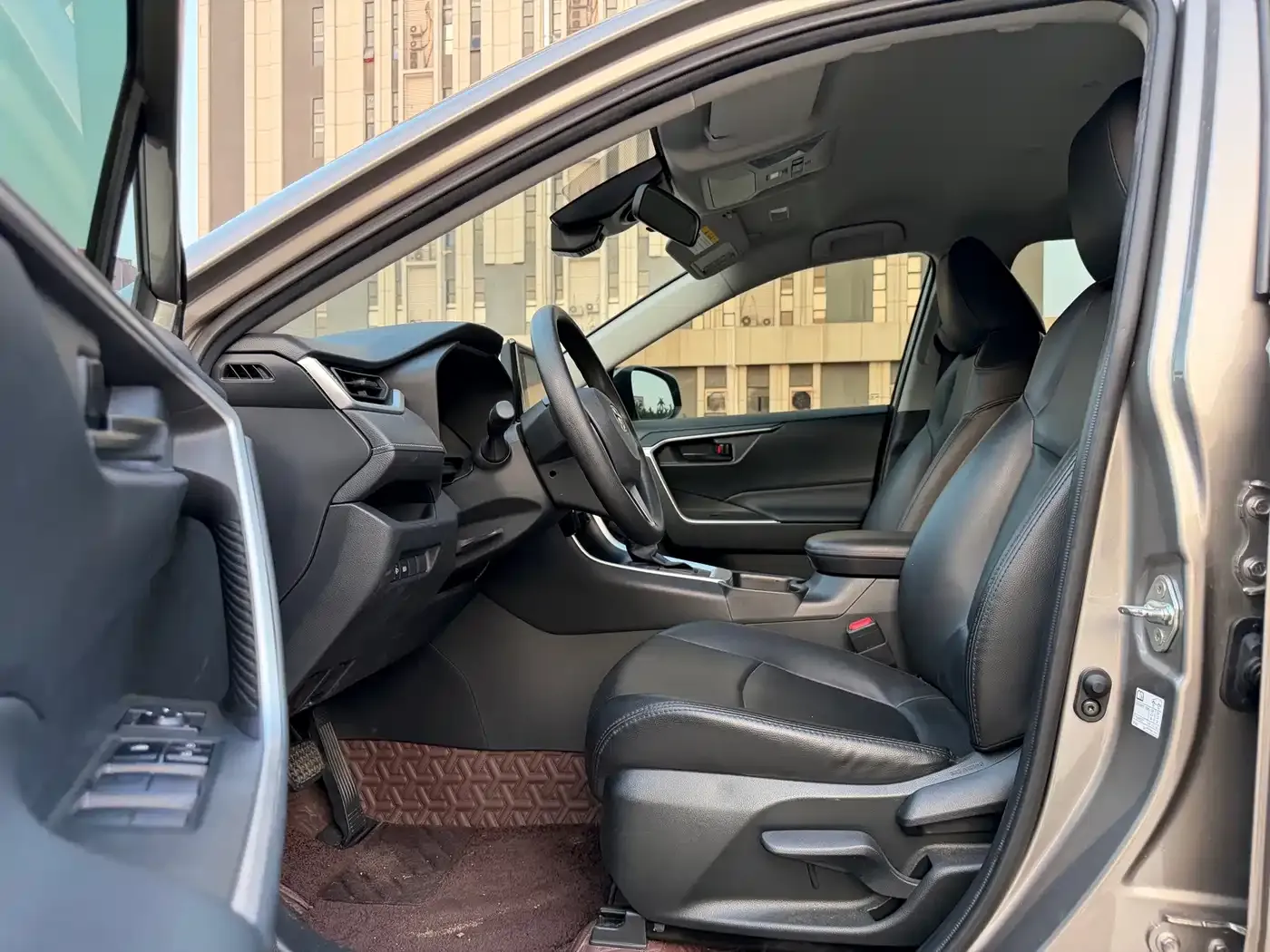 Toyota RAV4 Rongfang 2.0L CVT 2WD Urban Edition 2023 — фото 10
