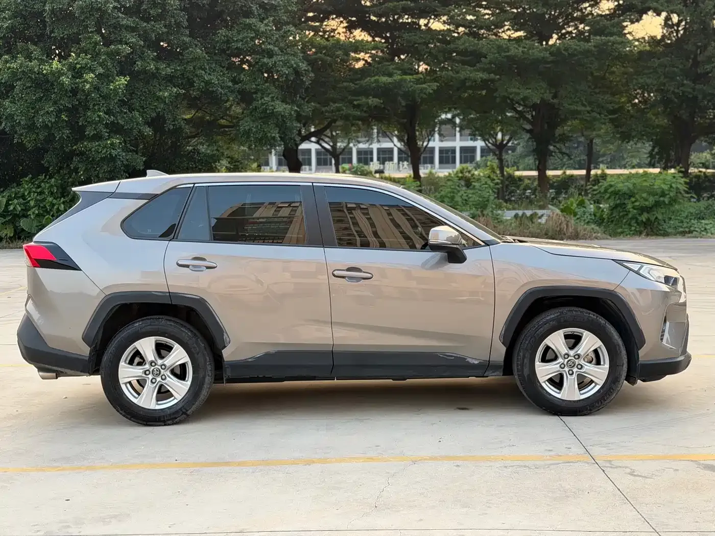 Toyota RAV4 Rongfang 2.0L CVT 2WD Urban Edition 2023 — фото 5