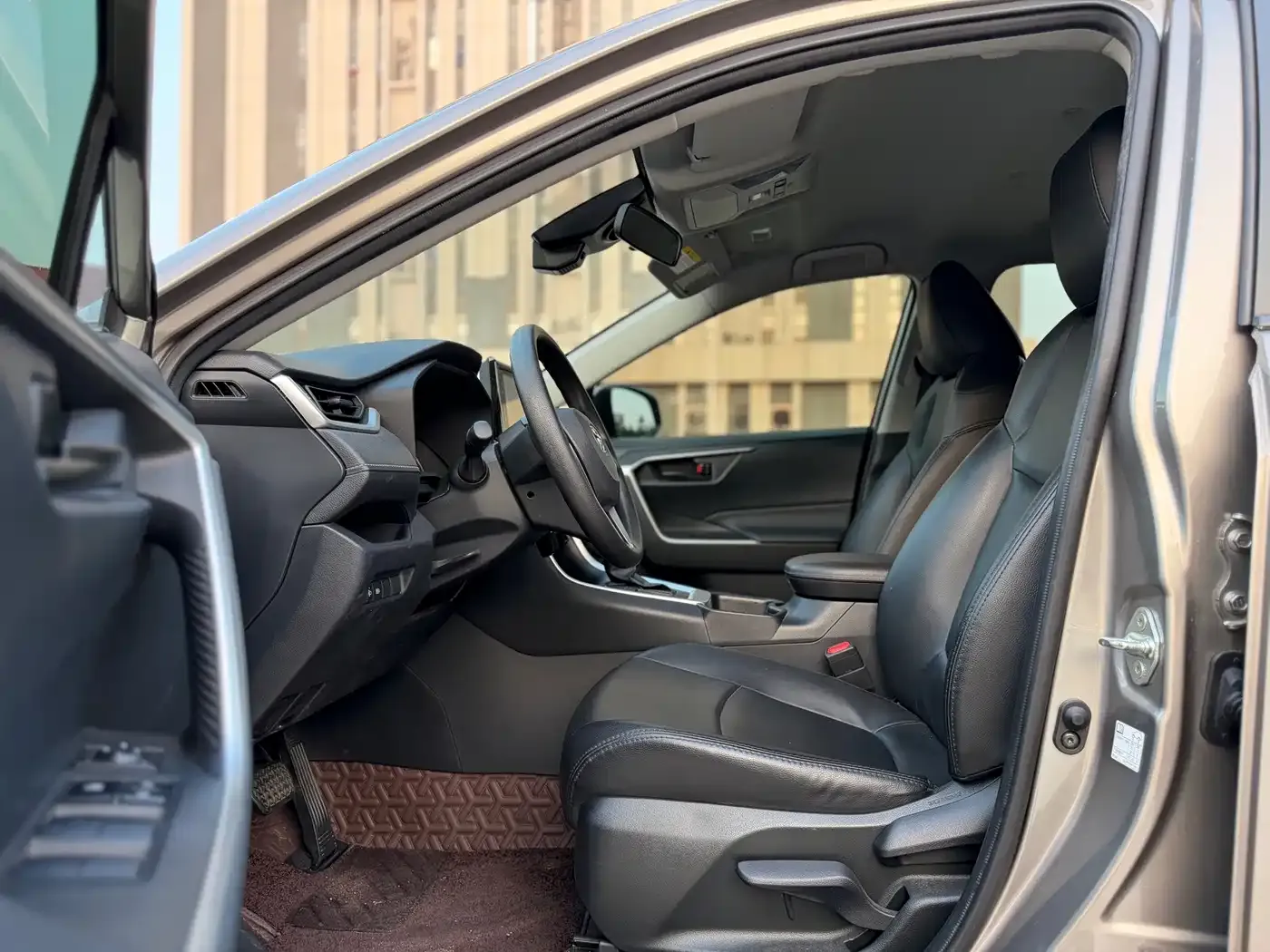 Toyota RAV4 Rongfang 2.0L CVT 2WD Urban Edition 2023 — фото 9