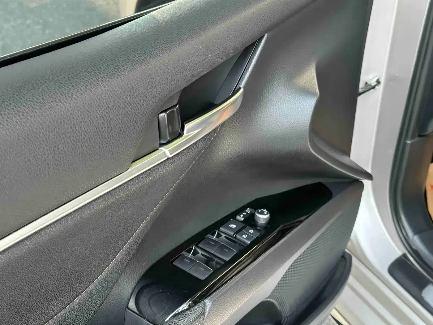Toyota Camry 2.0G Luxury Edition 2023 — фото 12