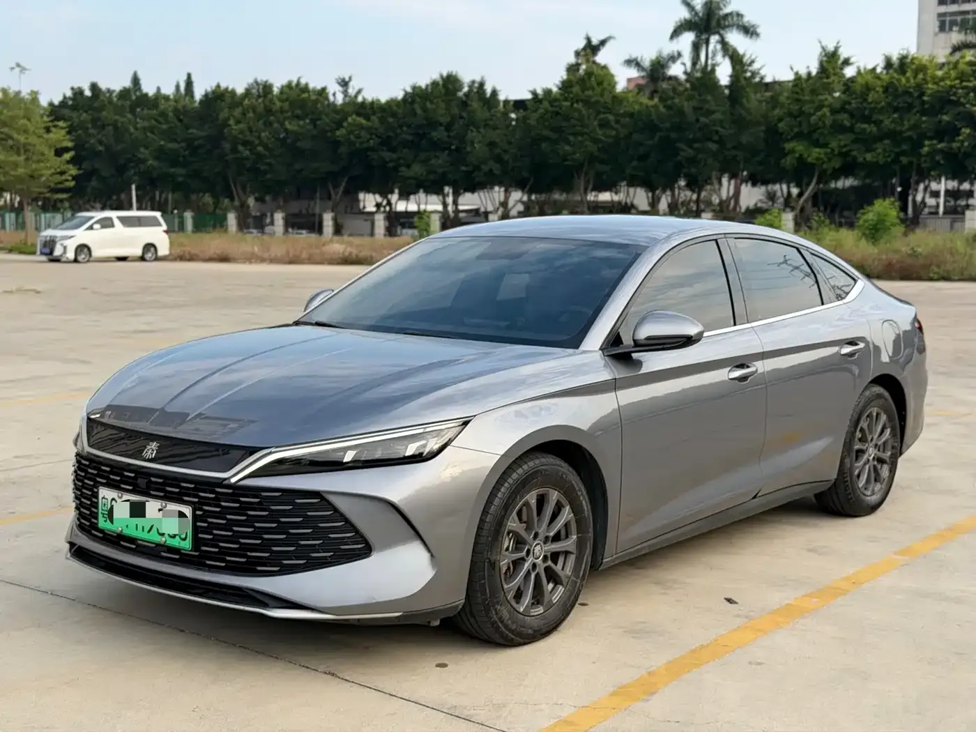 BYD Qin L DM-i 80KM Leading Edition 2024