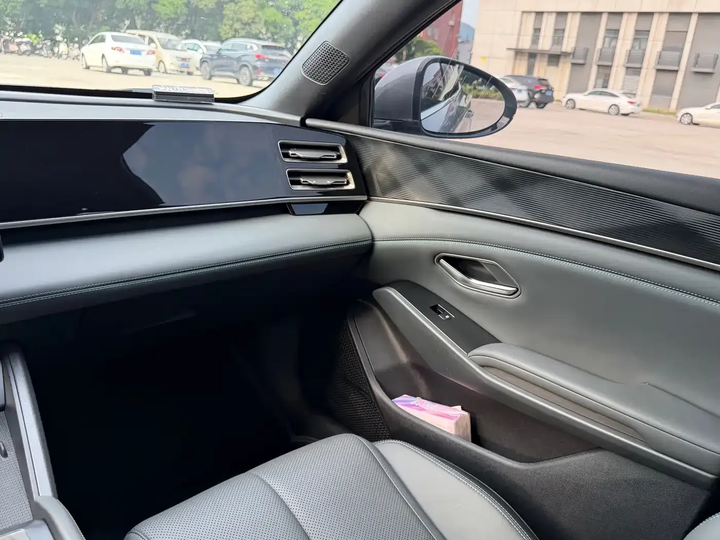 BYD Qin L DM-i 80KM Leading Edition 2024 — фото 18