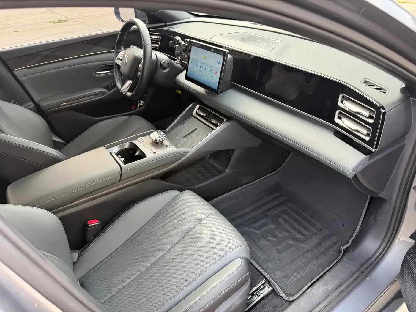 BYD Qin L DM-i 80KM Leading Edition 2024 — фото 9