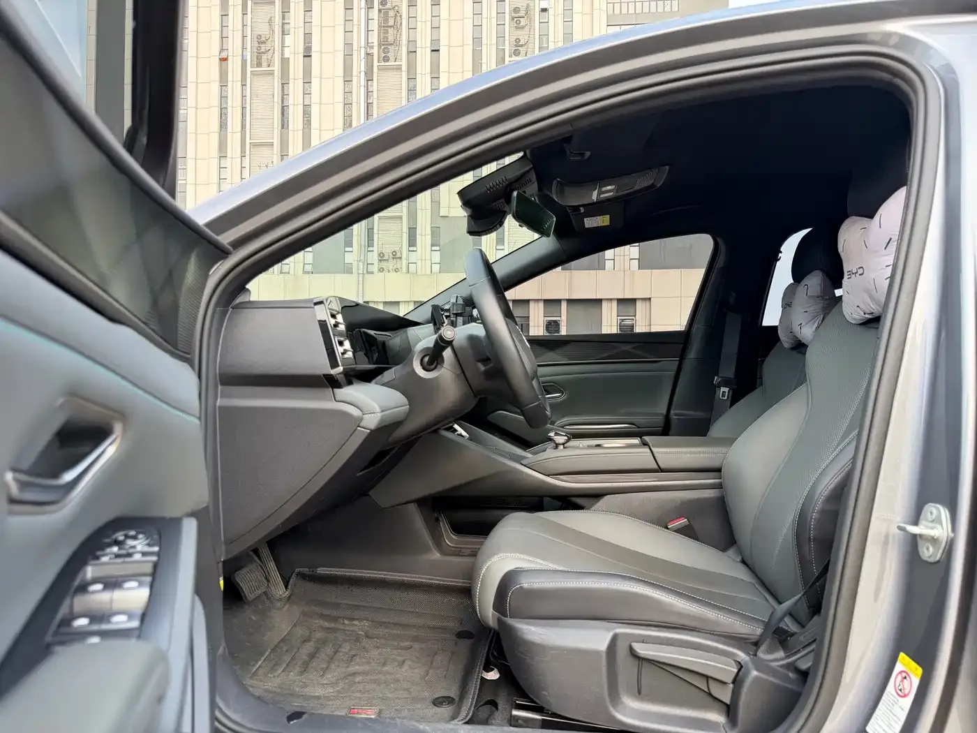 BYD Qin L DM-i 80KM Leading Edition 2024 — фото 7