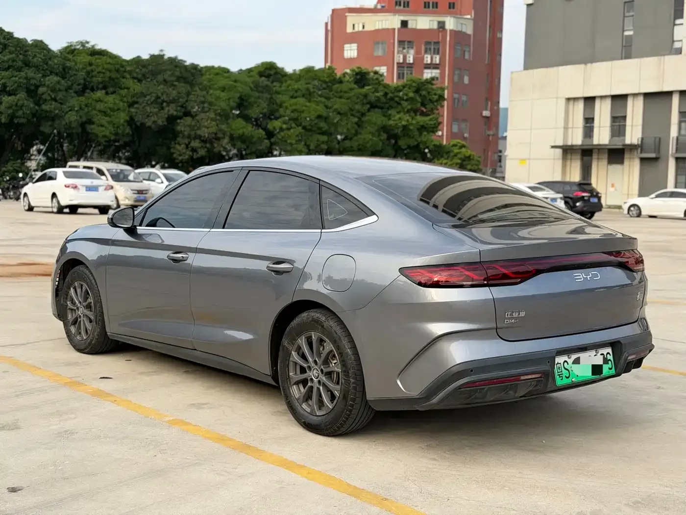 BYD Qin L DM-i 80KM Leading Edition 2024 — фото 4